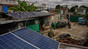 Người dân Cuba nỗ lực tự chủ khi Hoa Kỳ siết chặt cấm vận