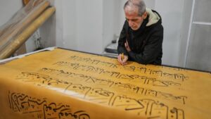 Nghệ nhân người Iraq hoàn thành Kinh Qur’an viết tay sau 6 năm lao động nghệ thuật