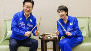 Lãnh đạo Nhật – Hàn hòa mình vào K-Pop sau hội nghị thượng đỉnh