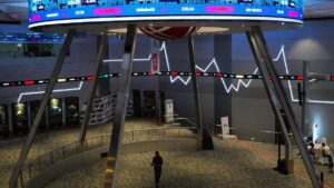 Thị trường chứng khoán toàn cầu biến động trái chiều, giá vàng tăng vọt sau khi Fed giữ nguyên lãi suất 20 Thị trường chứng khoán toàn cầu biến động trái chiều, giá vàng tăng vọt sau khi Fed giữ nguyên lãi suất