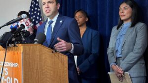 Cựu Thị trưởng New Jersey bị kiện vì phân biệt đối xử