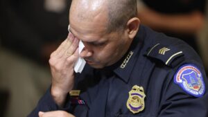 Cảnh sát bảo vệ Quốc Hội Mỹ trong ngày 6/1 vẫn vật lộn với di chứng 5 năm sau 7 Cảnh sát bảo vệ Quốc Hội Mỹ trong ngày 6/1 vẫn vật lộn với di chứng 5 năm sau