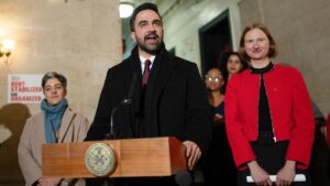 Thị trưởng New York bảo vệ quan chức nhà ở trước chỉ trích 33 Thị trưởng New York bảo vệ quan chức nhà ở trước chỉ trích