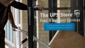 UPS dự kiến cắt giảm tới 30.000 việc làm trong năm nay