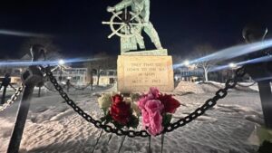 Thuyền đánh cá gặp nạn trên Đại Tây Dương lạnh giá, 6 người còn mất tích 32 Thuyền đánh cá gặp nạn trên Đại Tây Dương lạnh giá, 6 người còn mất tích