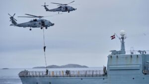 Ông Trump: Hoa Kỳ 'cần' Greenland vì an ninh Bắc Cực 16 Ông Trump: Hoa Kỳ ‘cần’ Greenland vì an ninh Bắc Cực