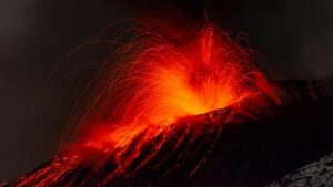 Hướng dẫn viên núi lửa Etna phản đối quy định an toàn mới 11 Hướng dẫn viên núi lửa Etna phản đối quy định an toàn mới