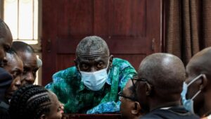 Sức khỏe của nhân vật đối lập Uganda Kizza Besigye suy yếu