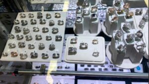 Nghi phạm vụ trộm nữ trang 100 triệu đô tự ý hồi hương, tránh phiên tòa