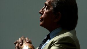 Paris Thương Tiếc Valentino, Huyền Thoại Thời Trang Cao Cấp