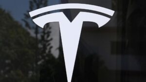 Tesla Mất Ngôi Vị Nhà Sản Xuất Xe Điện Lớn Nhất Thế Giới