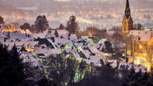 Băng giá và tuyết gây hỗn loạn khắp châu Âu, nhiều người thiệt mạng 12 Băng giá và tuyết gây hỗn loạn khắp châu Âu, nhiều người thiệt mạng