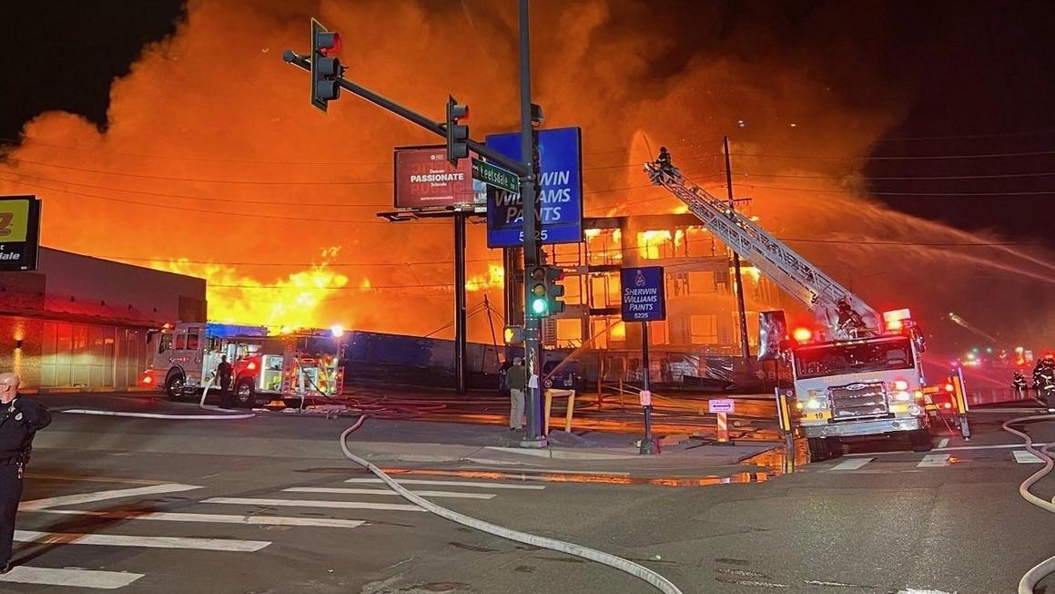 Cháy lớn tại khu chung cư đang xây dựng ở Denver 1