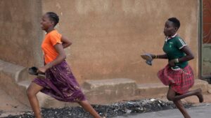 Cảnh sát Uganda bác bỏ tin đồn bắt giữ lãnh đạo đối lập khi chờ kết quả bầu cử