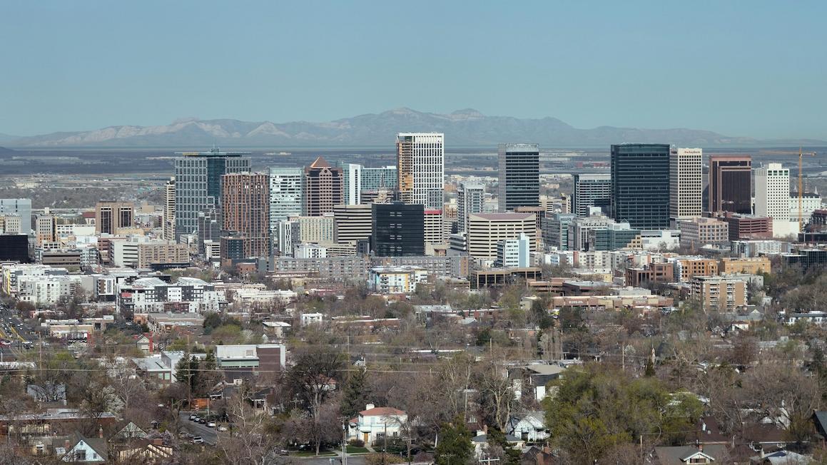 Phụ nữ Utah tin vào 'Ngày Tận Thế' bị bắt tại Croatia 1