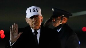 Tổng Thống Donald Trump Hủy Gặp Quan Chức Iran và 'Giúp Đỡ' Người Biểu Tình 27 Tổng Thống Donald Trump Hủy Gặp Quan Chức Iran và ‘Giúp Đỡ’ Người Biểu Tình