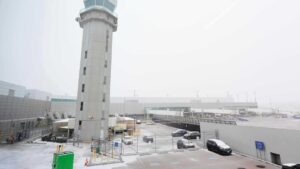 Hàng không và sân bay Mỹ đối mặt ngày di chuyển khó khăn giữa bão mùa đông lớn