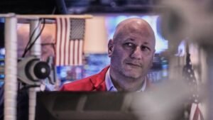 Tổng Thống Donald Trump ‘làm loạn’ thị trường chứng khoán quốc phòng