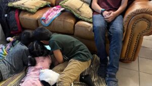 Cư dân Minneapolis che chở trẻ em nhập cư bị chia cắt với cha mẹ, bị cơ quan liên bang truy tìm