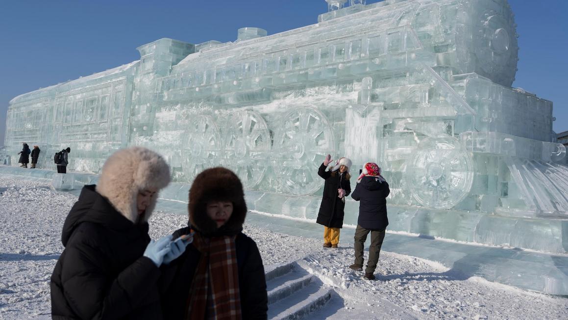Lễ hội băng đăng ở Cáp Nhĩ Tân thu hút du khách 1