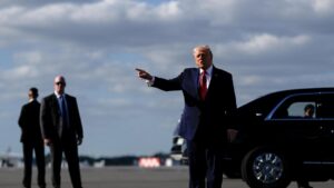 Tổng Thống Donald Trump ân xá nhiều nhân vật, bao gồm cả người từng được ân xá trước đó