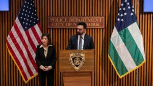 Thống đốc New York và Thị trưởng Mamdani công bố kế hoạch hỗ trợ giữ trẻ miễn phí