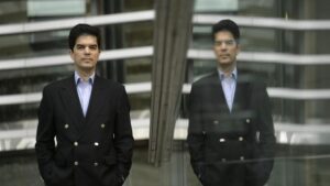 Nhà hoạt động vì quyền cổ đông Hong Kong David Webb qua đời ở tuổi 60