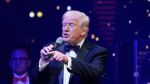 Tổng Thống Donald Trump Hoãn Tăng Thuế Nhập Khẩu Đồ Gỗ