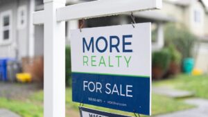 Tổng Thống Donald Trump vận động giảm lãi suất và cấm nhà đầu tư mua nhà