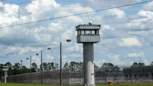 Tiểu bang Florida chờ phê chuẩn trung tâm giam giữ di dân thứ ba