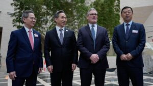 Thủ tướng Anh thăm Trung Quốc tìm cơ hội kinh doanh