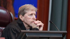 Thống Đốc Utah Ký Dự Luật Tăng Số Chánh Án Tòa Tối Cao Tiểu Bang