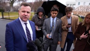 Giám đốc Tài chính Nhà ở của Tổng thống Donald Trump Cho Phép Chi Tiêu Thế Chấp Thêm, Gia Tăng Rủi Ro Cho Chủ Nợ Được Chính Phủ Bảo Lãnh