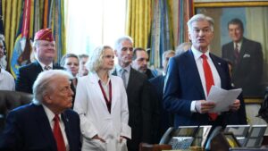 Luật mới của Tổng Thống Donald Trump buộc các tiểu bang phải đưa ra quyết định lớn về Medicaid, SNAP và thuế