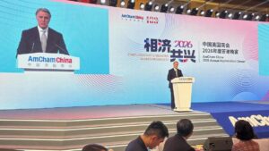 Đại sứ Hoa Kỳ tại Trung Quốc cảnh báo về sự thống trị sản xuất ngày càng tăng của Bắc Kinh 4 Đại sứ Hoa Kỳ tại Trung Quốc cảnh báo về sự thống trị sản xuất ngày càng tăng của Bắc Kinh