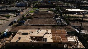 Một năm sau thảm họa cháy rừng, ít nhà được xây lại ở Los Angeles 32 Một năm sau thảm họa cháy rừng, ít nhà được xây lại ở Los Angeles