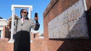 Quan tòa cảnh báo những phát biểu của Bộ Tư pháp về việc trưng bày lịch sử nô lệ là 'nguy hiểm' và 'kinh hoàng' 4 Quan tòa cảnh báo những phát biểu của Bộ Tư pháp về việc trưng bày lịch sử nô lệ là ‘nguy hiểm’ và ‘kinh hoàng’