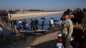 Hàng trăm người Syria chạy về khu vực do chính phủ kiểm soát