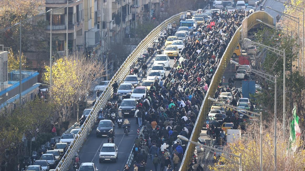 Biến động tại Iran: Diễn biến các cuộc biểu tình lan rộng 1