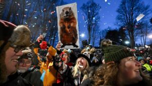 Chờ đợi dự đoán thời tiết từ Punxsutawney Phil