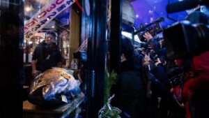 Cá ngừ vây xanh bán với giá kỷ lục 3,2 triệu đô la tại chợ cá Tokyo