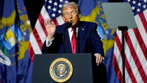 Tổng Thống Donald Trump đe dọa cắt viện trợ liên bang cho các tiểu bang và thành phố ‘trú ẩn’