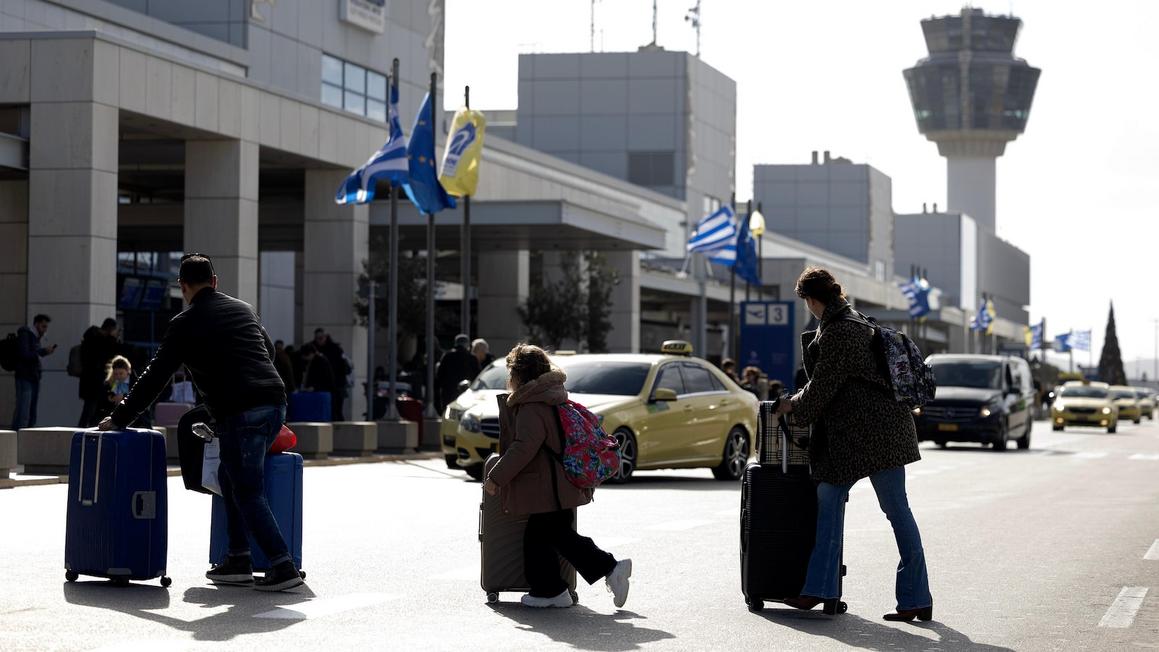 Hy Lạp: Sự cố mất liên lạc hàng không không phải do tấn công mạng 1