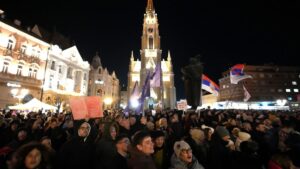 Hàng ngàn người Serbia biểu tình, sinh viên tiếp tục chống tham nhũng