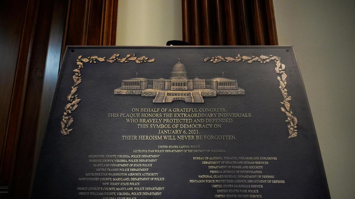 Tấm bảng tưởng niệm ngày 6 tháng Giêng 'mất tích' tại Điện Capitol 1
