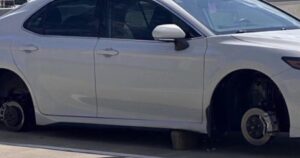 Nhiều xe bị đập kính, trộm cắp tại khu chung cư ở Houston