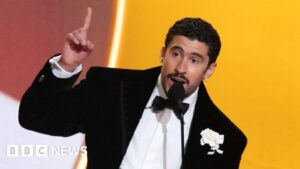 Bad Bunny Làm Nên Lịch Sử Grammy; Các Ngôi Sao Lên Tiếng Chống Lại Chính Sách Nhập Cư