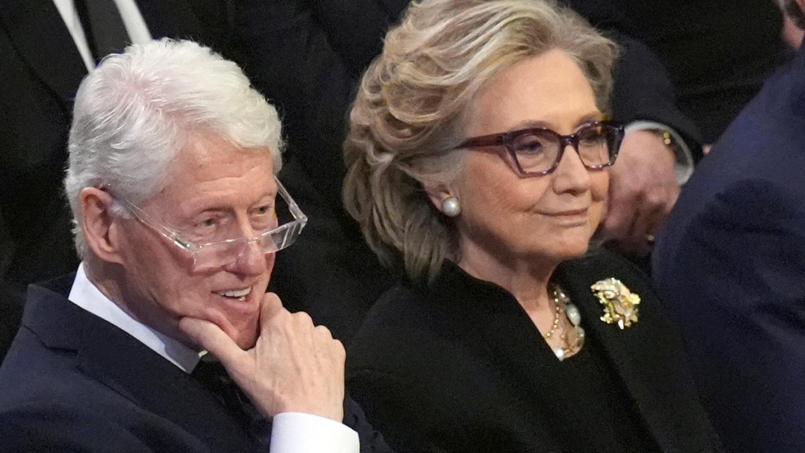 18442909 012126 cc ap clintons img