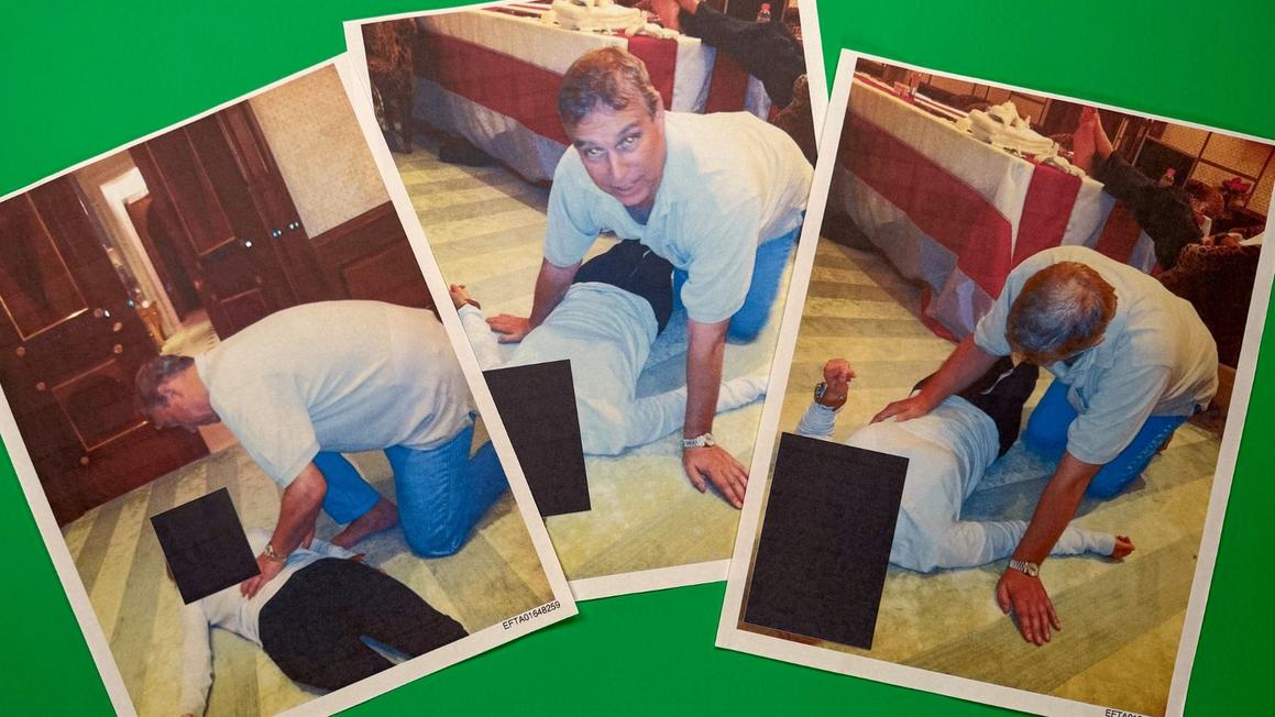 Tài liệu mới tiết lộ chi tiết tình bạn giữa Hoàng tử Andrew và Jeffrey Epstein 1 18520923 ap prince andrew img