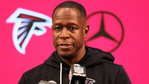 49ers Tuyển cựu HLV Raheem Morris của Atlanta Falcons làm Giám đốc Phòng ngự